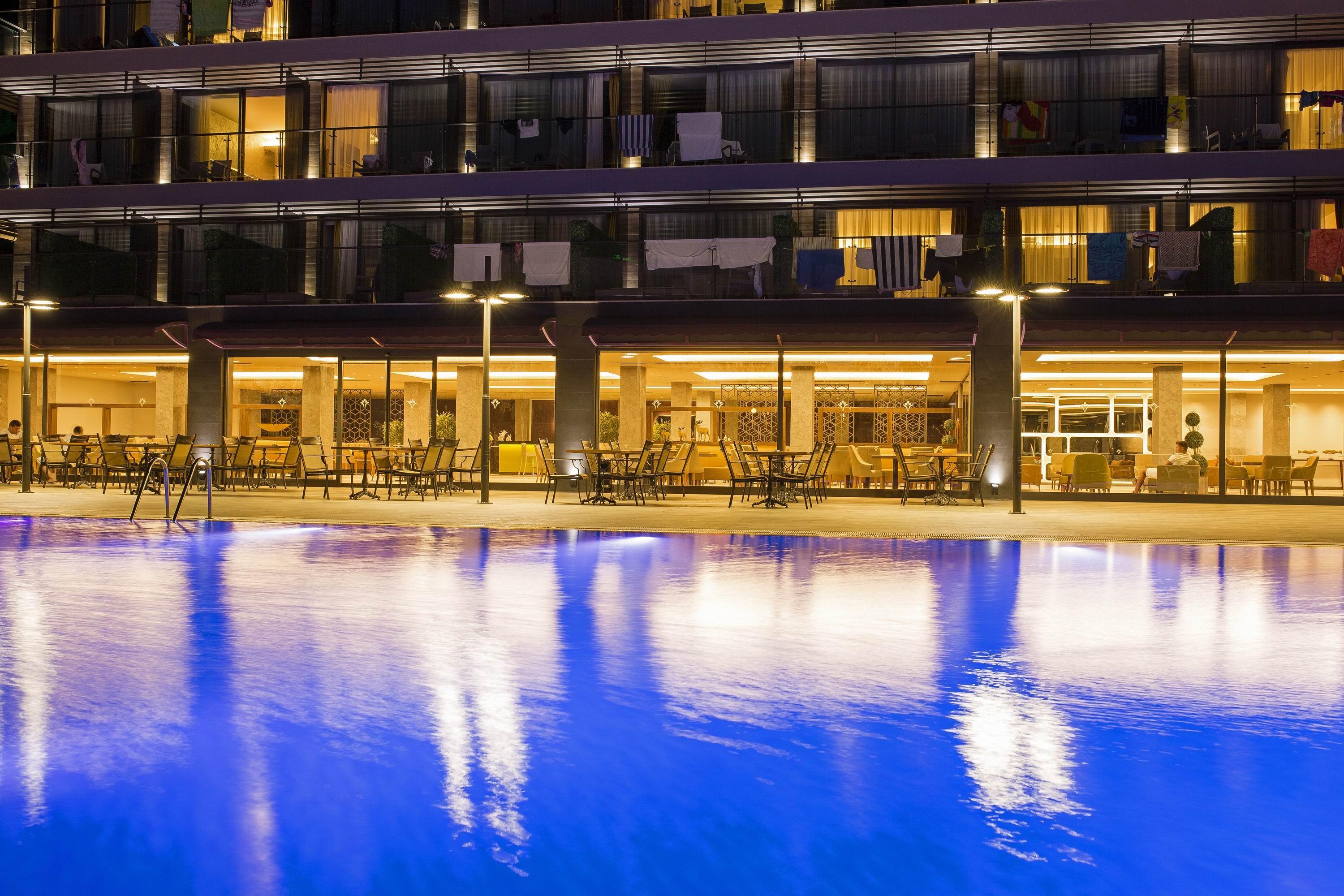 Mirage World Hotel 伊丘美勒 外观 照片